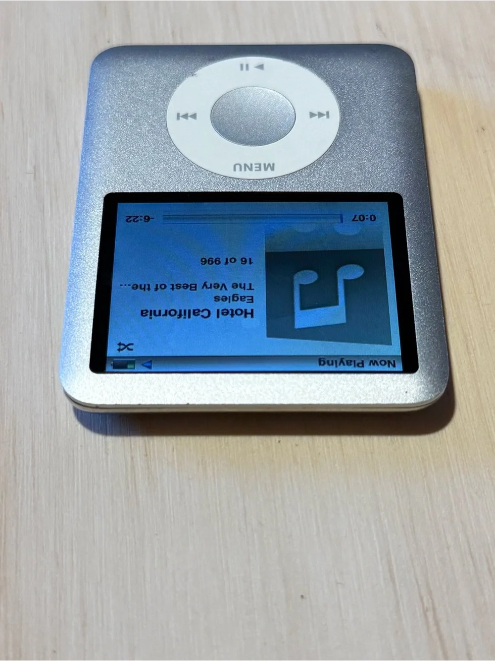 iPod Nano A1236 4GB Silver Tested Ok Battery 1-2Hr w/Charg-996-Songs Read Info!